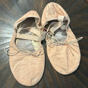 Bloch Ballet Shoes (Size 6B)